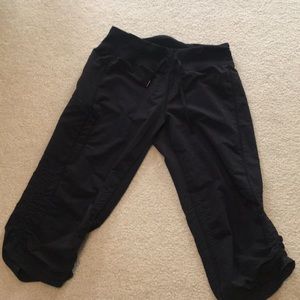 Black zella Capri size 4 pant